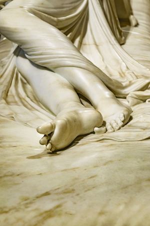 எம்மோடு நிற்கக் கண்டோம்&nbsp;இல்லை